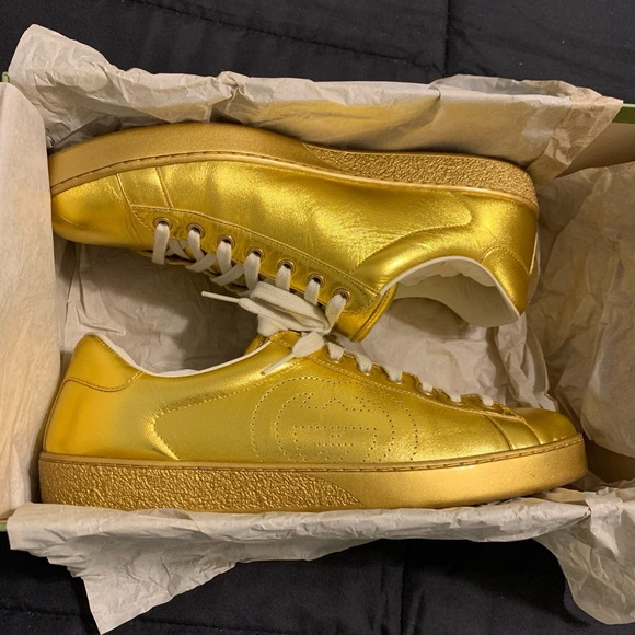 Gucci Metallic Gold Sneakers with Cream Laces - Picture 2 of 5